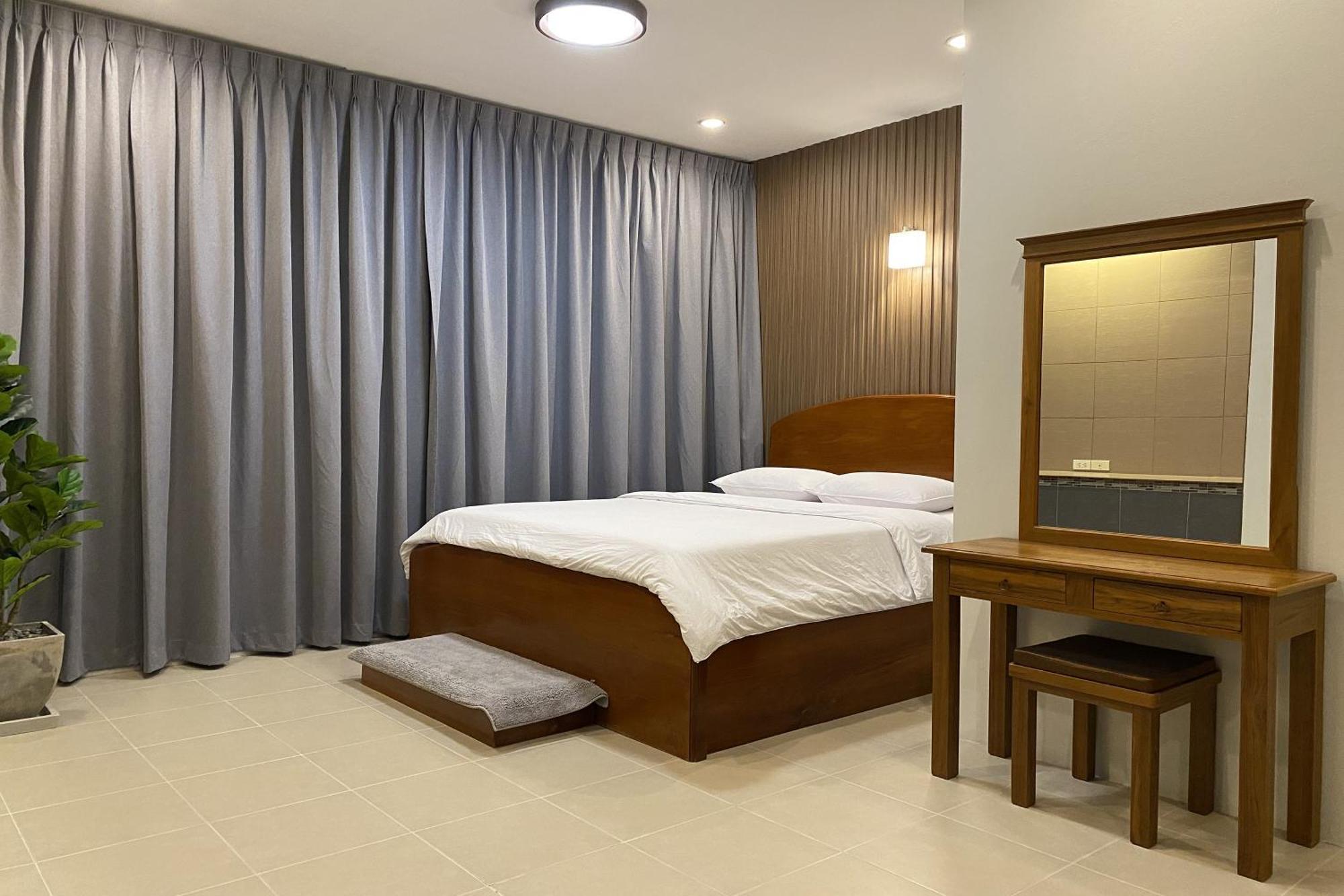 Sanaepatan Home Resort - เสน่ห์ป่าตาล โฮม รีสอร์ต Ban Buak Khang Exteriör bild