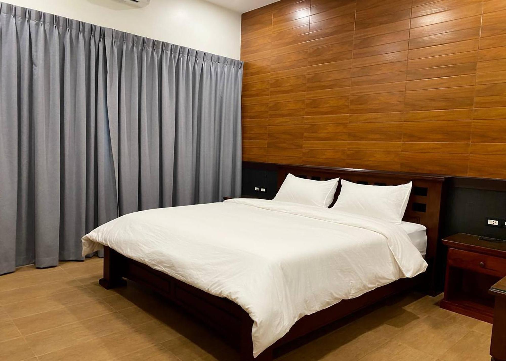 Sanaepatan Home Resort - เสน่ห์ป่าตาล โฮม รีสอร์ต Ban Buak Khang Exteriör bild