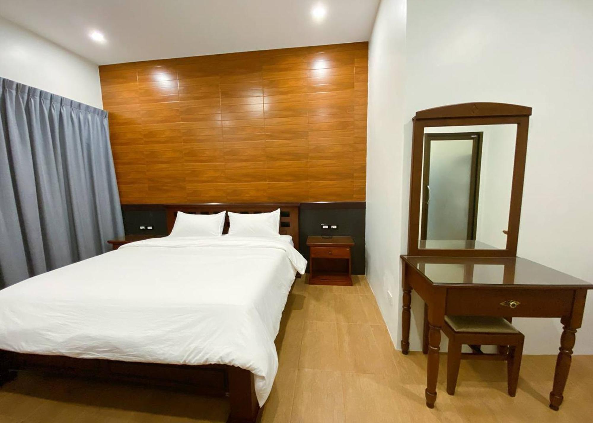 Sanaepatan Home Resort - เสน่ห์ป่าตาล โฮม รีสอร์ต Ban Buak Khang Exteriör bild