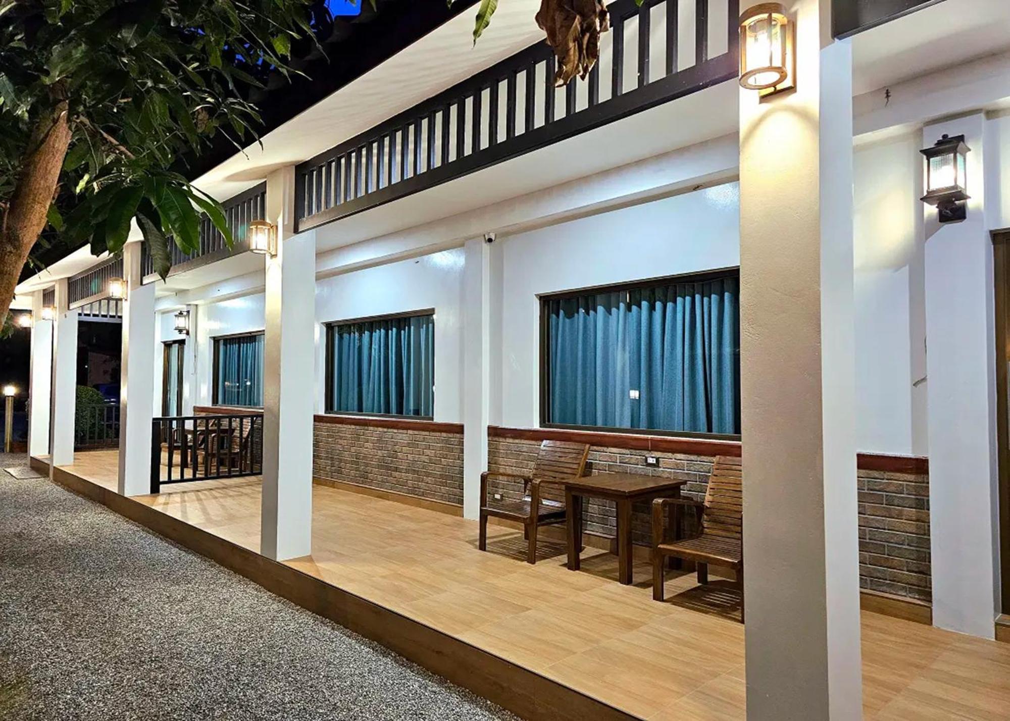 Sanaepatan Home Resort - เสน่ห์ป่าตาล โฮม รีสอร์ต Ban Buak Khang Exteriör bild