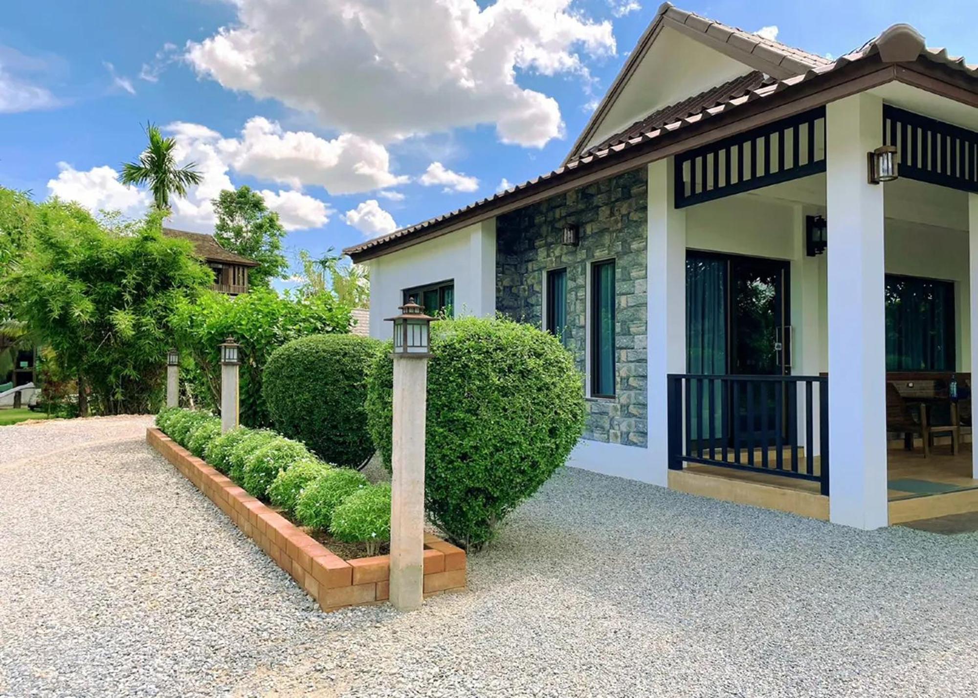 Sanaepatan Home Resort - เสน่ห์ป่าตาล โฮม รีสอร์ต Ban Buak Khang Exteriör bild